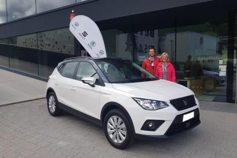 seat-arona-style-fz983eh-sandra-mit-sohn-markus