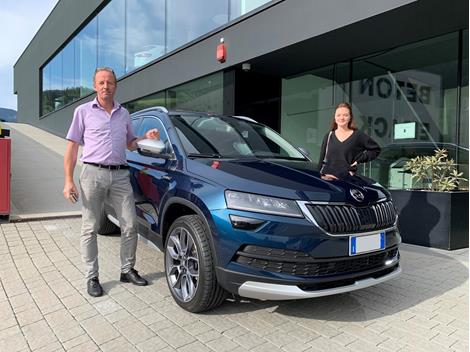 skoda-karoq-gb022ym-familie-clemenit-baumgartner-vom-hotel-wolfsgrubenersee